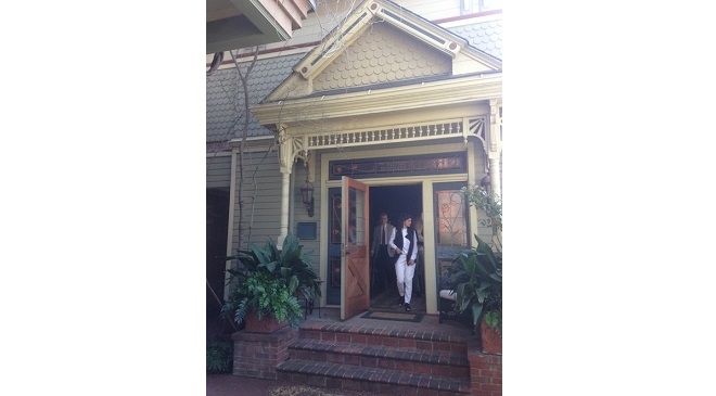 6th Porch Jaina & Larry.jpg 6th Porch Jaina & Larry.jpg